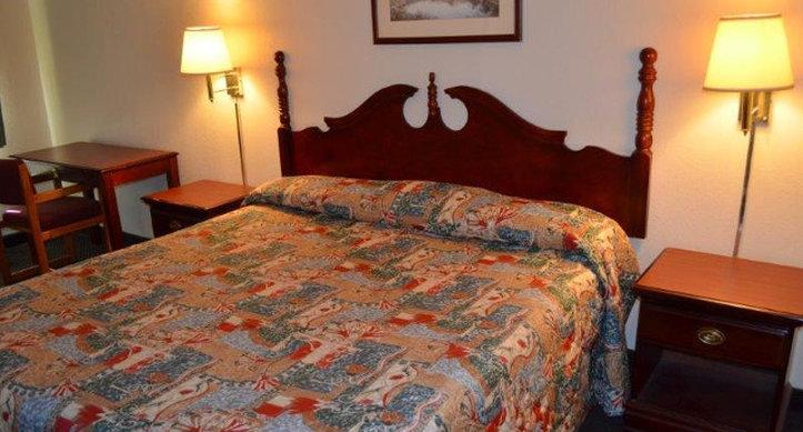 Red Roof Inn Scottsburg Bagian luar foto