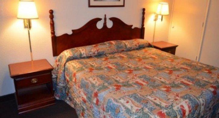 Red Roof Inn Scottsburg Bagian luar foto